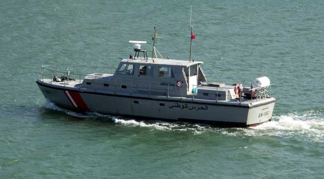 الحرس البحري ببنزرت ينقذ شابين من الغرق في عرض البحر بعد أن حاولا اجتياز الحدود البحرية بواسطة "كاياك"