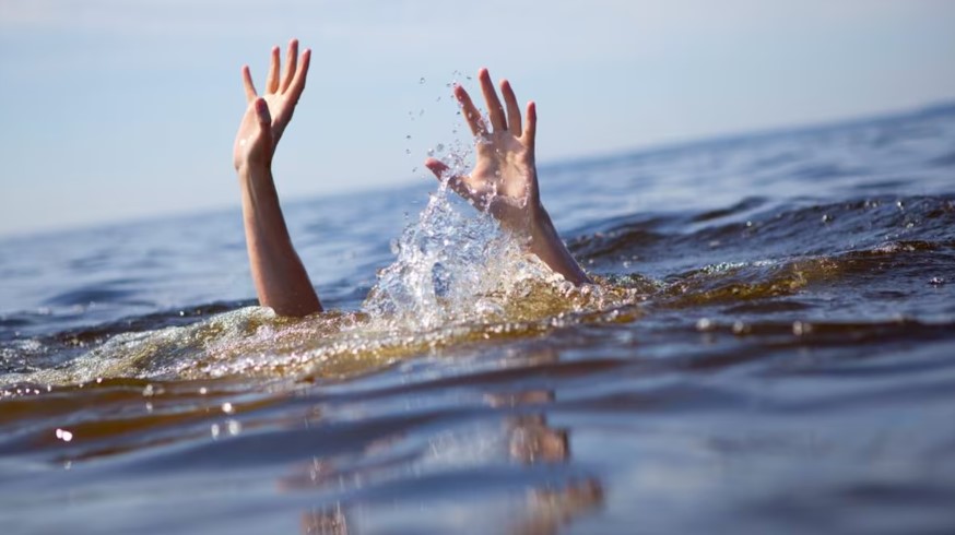 بنزرت: إنقاذ شابين من الغرق بعد محاولتهما اجتياز الحدود البحرية خلسة 