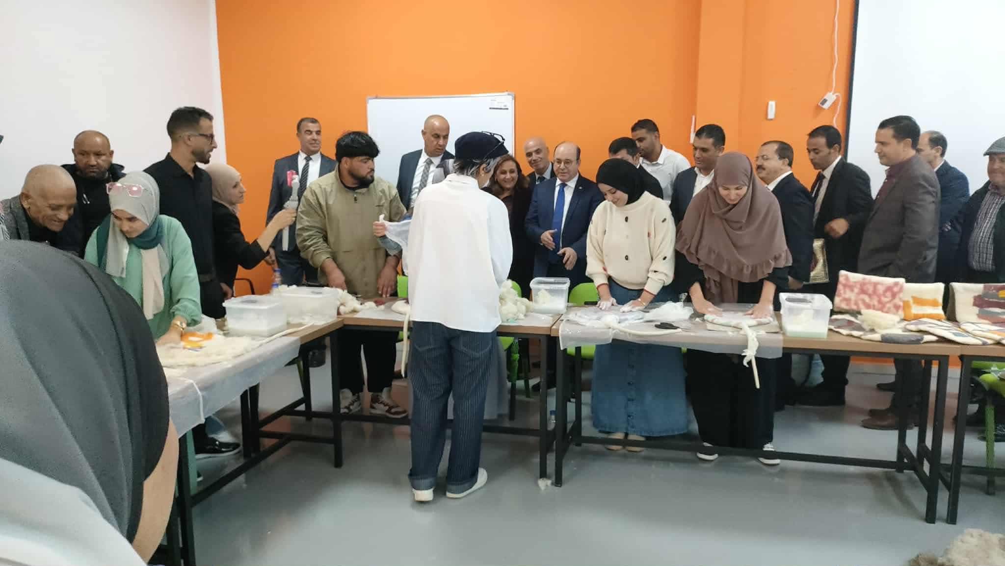 القصرين: وزير السياحة يؤكّد أهمية مركز التصميم الجديد في دفع الصناعات التقليدية وتأطير الحرفيين والشباب