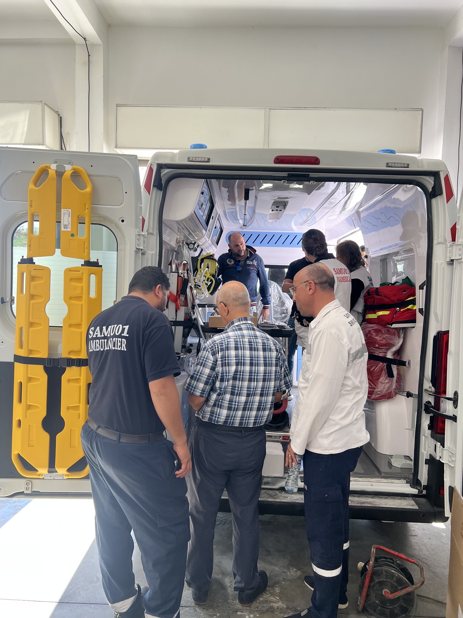 الاتحاد الأوروبي يسلّم تونس 47 سيارة إسعاف كاملة التجهيز