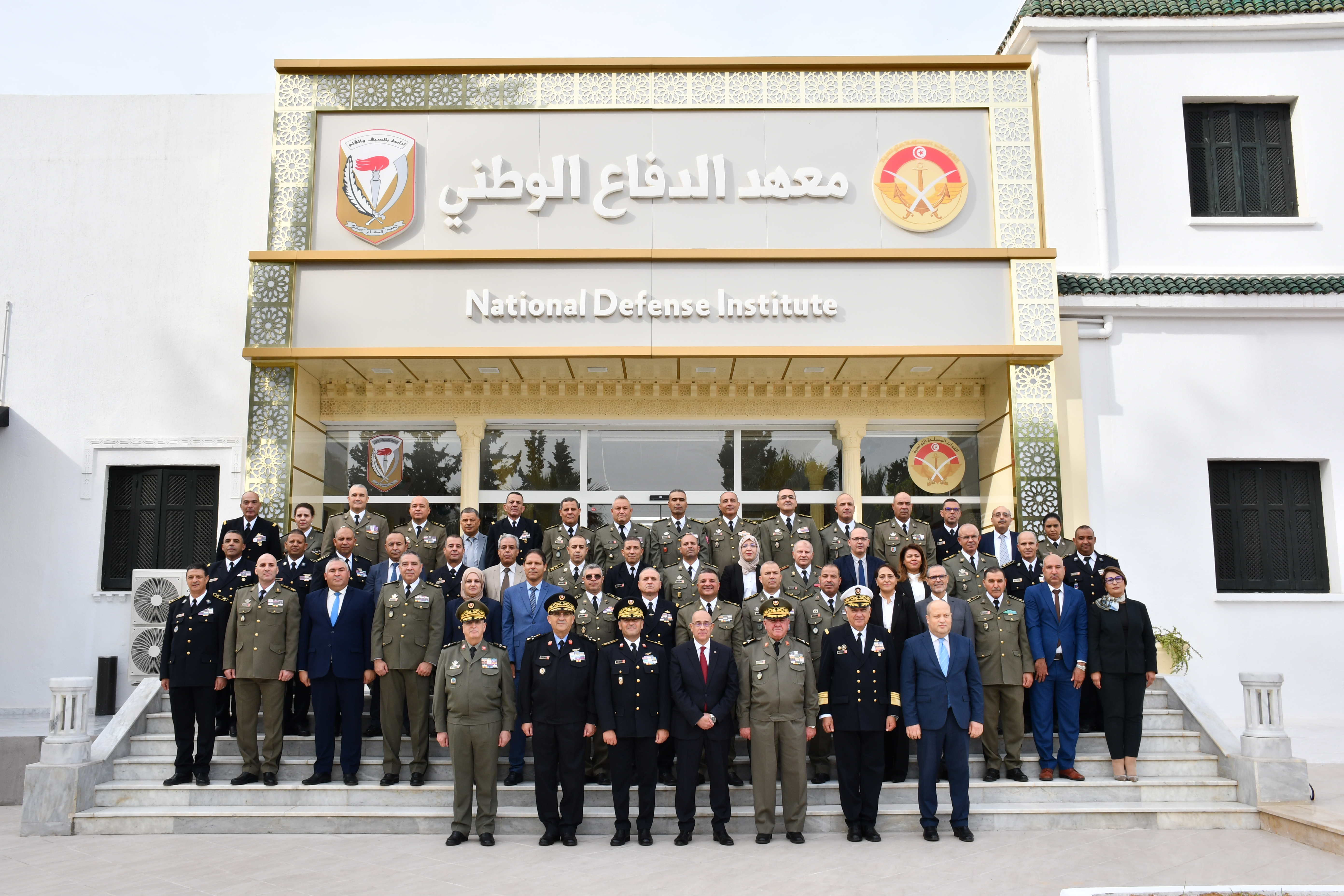 وزير الدفاع يفتتح الدورة الثالثة والأربعين لمعهد الدفاع الوطني