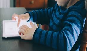 Lancement de la Charte nationale pour la protection de l’enfance en ligne au Technopôle El Ghazala