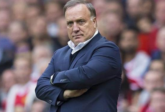 "ديك أدفوكات" يصبح أكبر مدرب سنا في كأس العالم