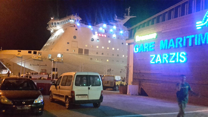 حركية هامة بالميناء التجاري بجرجيس ودخول نشاط تصدير الجبس الحجري وتوريد حجر الرخام