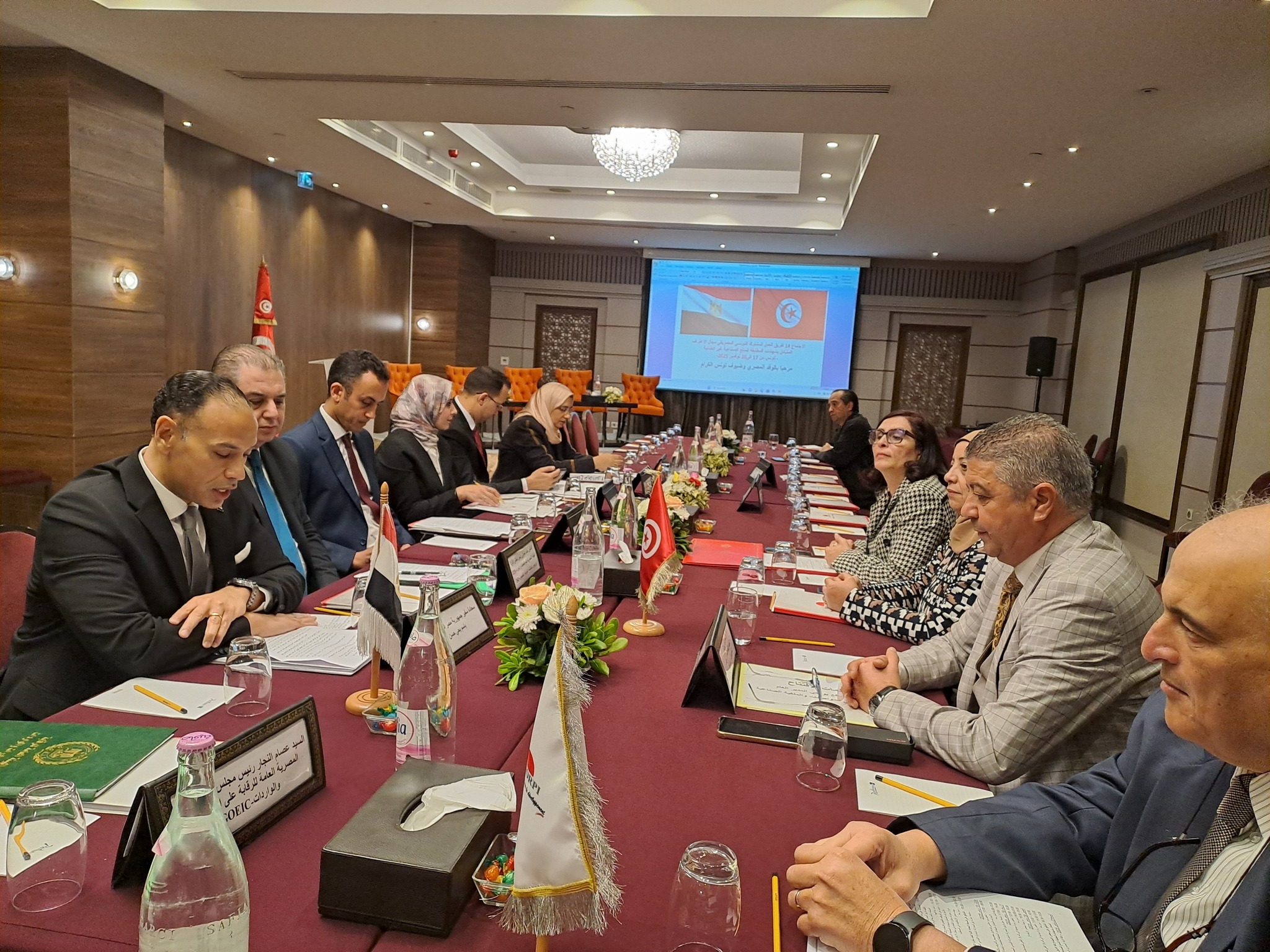 تونس ومصر توقعان الية تنفيذ اتفاقية لتذليل عوائق انسياب السلع والمنتجات الصناعية غير الغذائية