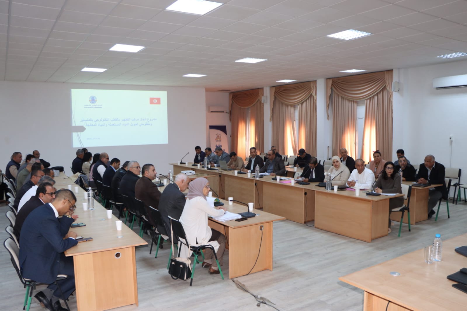 ولاية المنستير :  جلسة عمل مع وفد رفيع المستوى من البنك الإفريقي للتنمية لتسريع تنفيذ مشروع إنجاز محطّتي التطهير للمياه المستعملة المنزلية ومحطّة لمعالجة المياه الصناعية