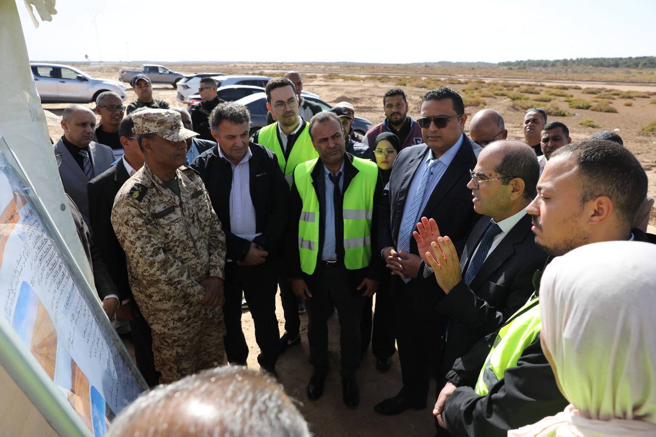 وزير التجهيز و الإسكان يشدد على دفع أشغال توسعة الطريق الوطنية رقم 20 الرابطة بين معتمديتي الفوار ورجيم معتوق وتهيئة المسالك الريفية بولاية قبلي  