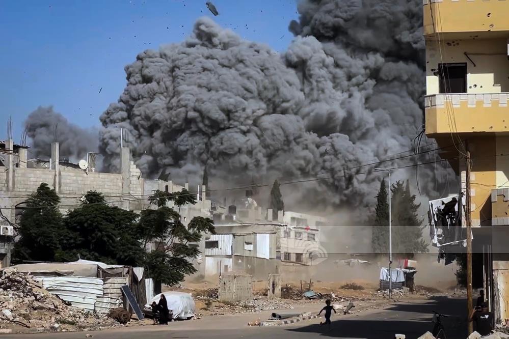 استشهاد 10 فلسطينيين في غارات صهيونية متفرقة على قطاع غزة