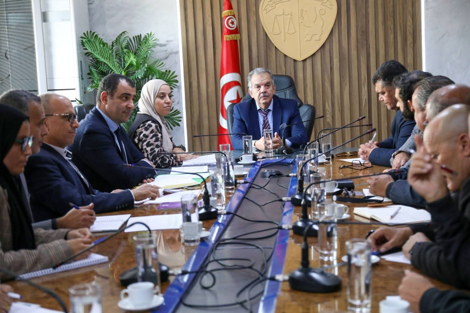 وزير الشباب والرياضة يجتمع برؤساء وممثلي الجمعيات الرياضية بالرابطة المحترفة الثانية لكرة القدم