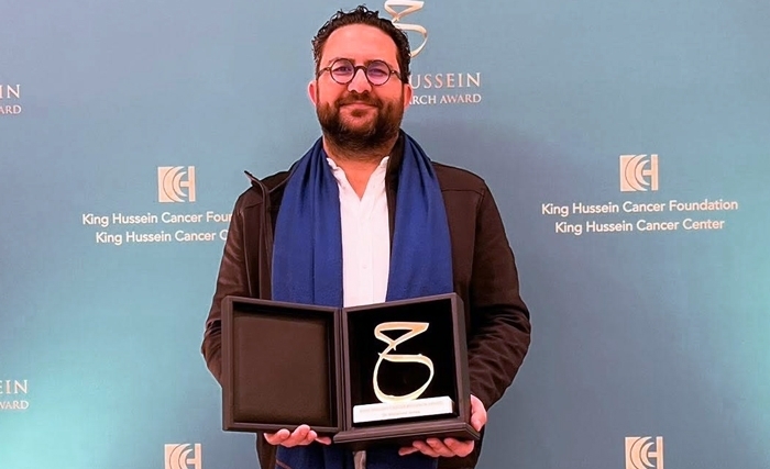 الدكتور محمد جماعة يحصد جائزة الباحث الناشئ - المسار الإقليمي ضمن المنافسة على جائزة الحسين لأبحاث السرطان 2025
