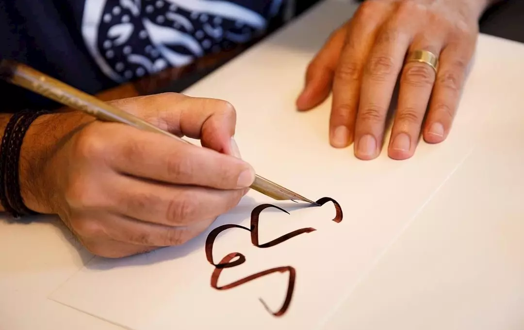 توزر: مهرجان الخط العربي بالجريد في دورته الخامسة يتيح فرص تعلم تقنيات الخط والتعريف به لدى الناشئة والتلاميذ