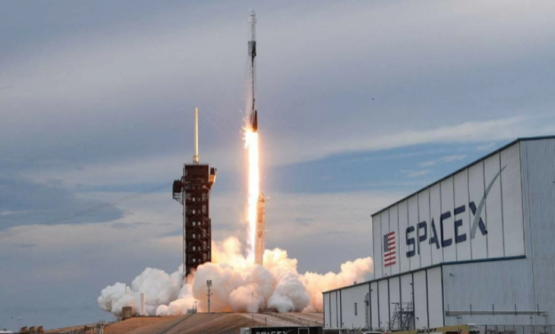 "سبيس إكس" الأمريكية تطلق 29 قمرا صناعيا جديدا من "ستارلينك" إلى الفضاء