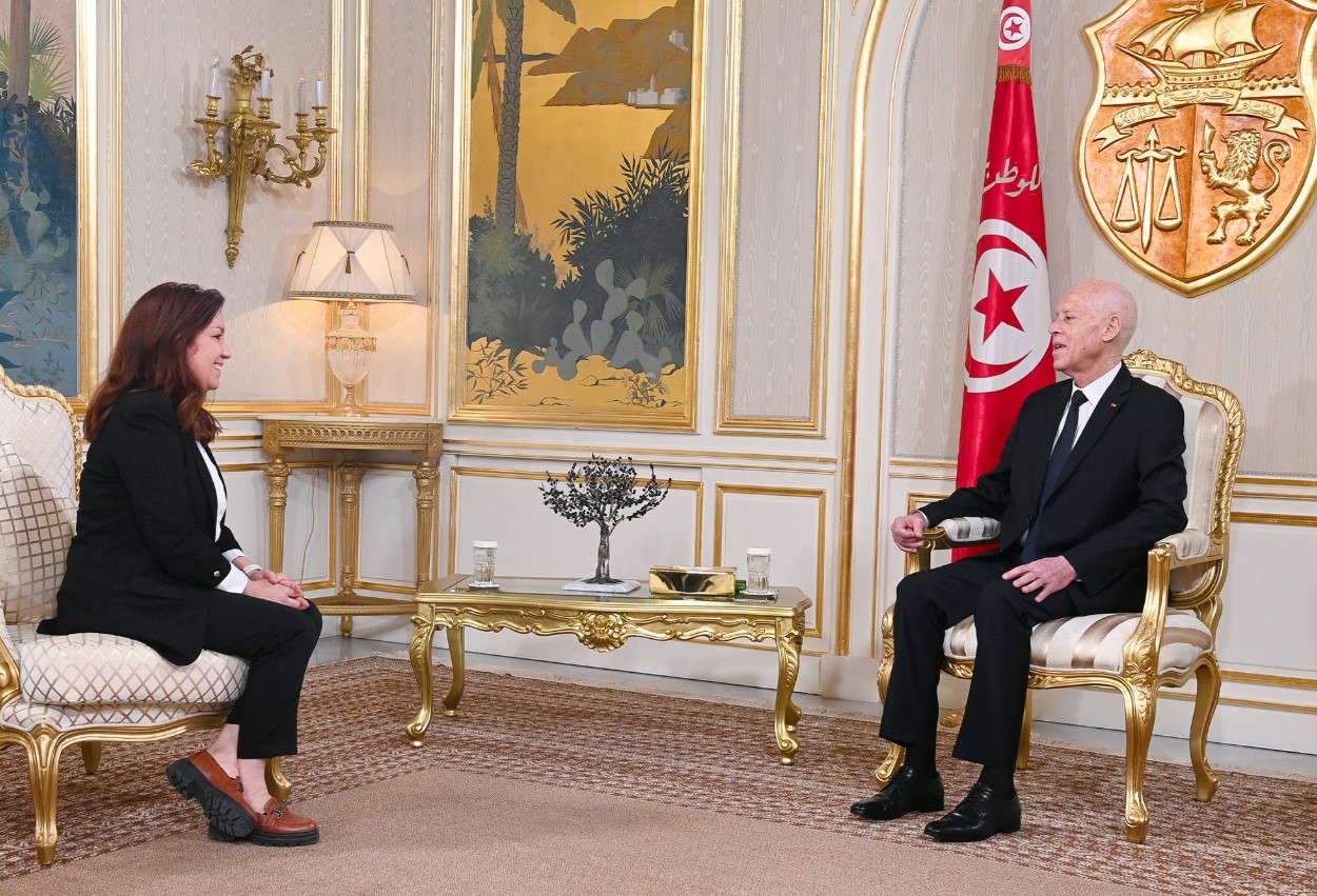 بمناسبة انتهاء مهامها.: رئيس الجمهورية يستقبل سفيرة جمهورية كوبا لدى تونس
