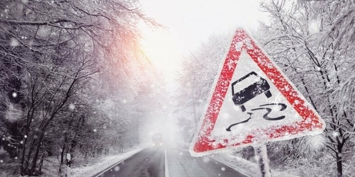 تساقط الثلوج في عين دراهم: الإدارة الجهوية للحماية المدنية تحذر مستعملي الطريق