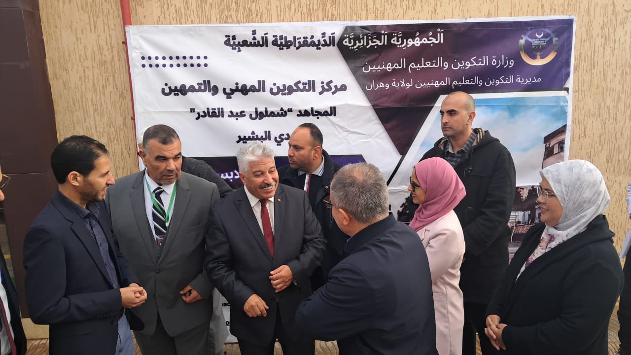  وزير التشغيل يزور مؤسسات تكوين بالجزائر ويستعرض تجربة تونس في المجال