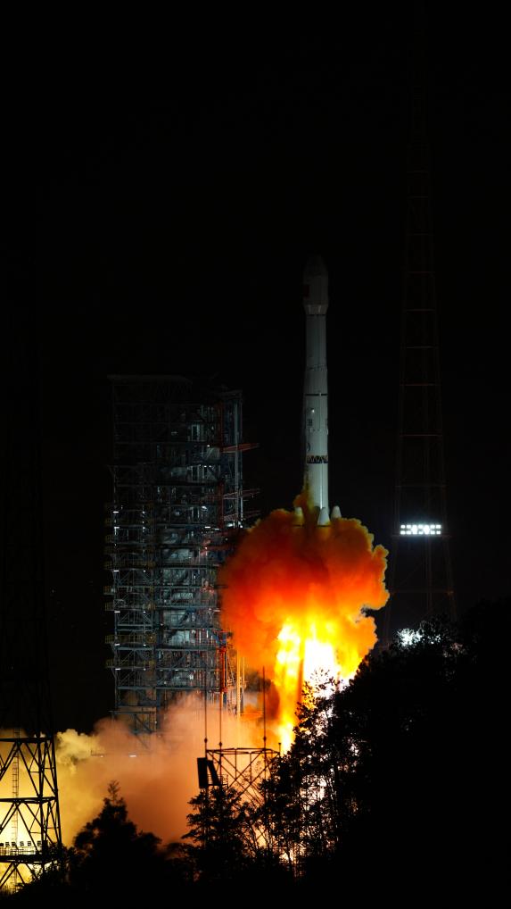 الصين تطلق قمرا صناعيا تجريبيا جديدا لتكنولوجيا الاتصالات