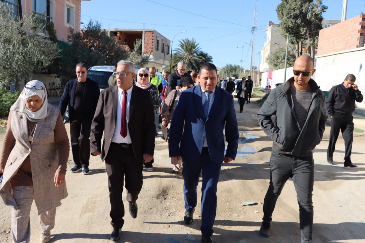 والي المنستير يؤدي زيارة ميدانية إلى مدينة سيدي بنور.