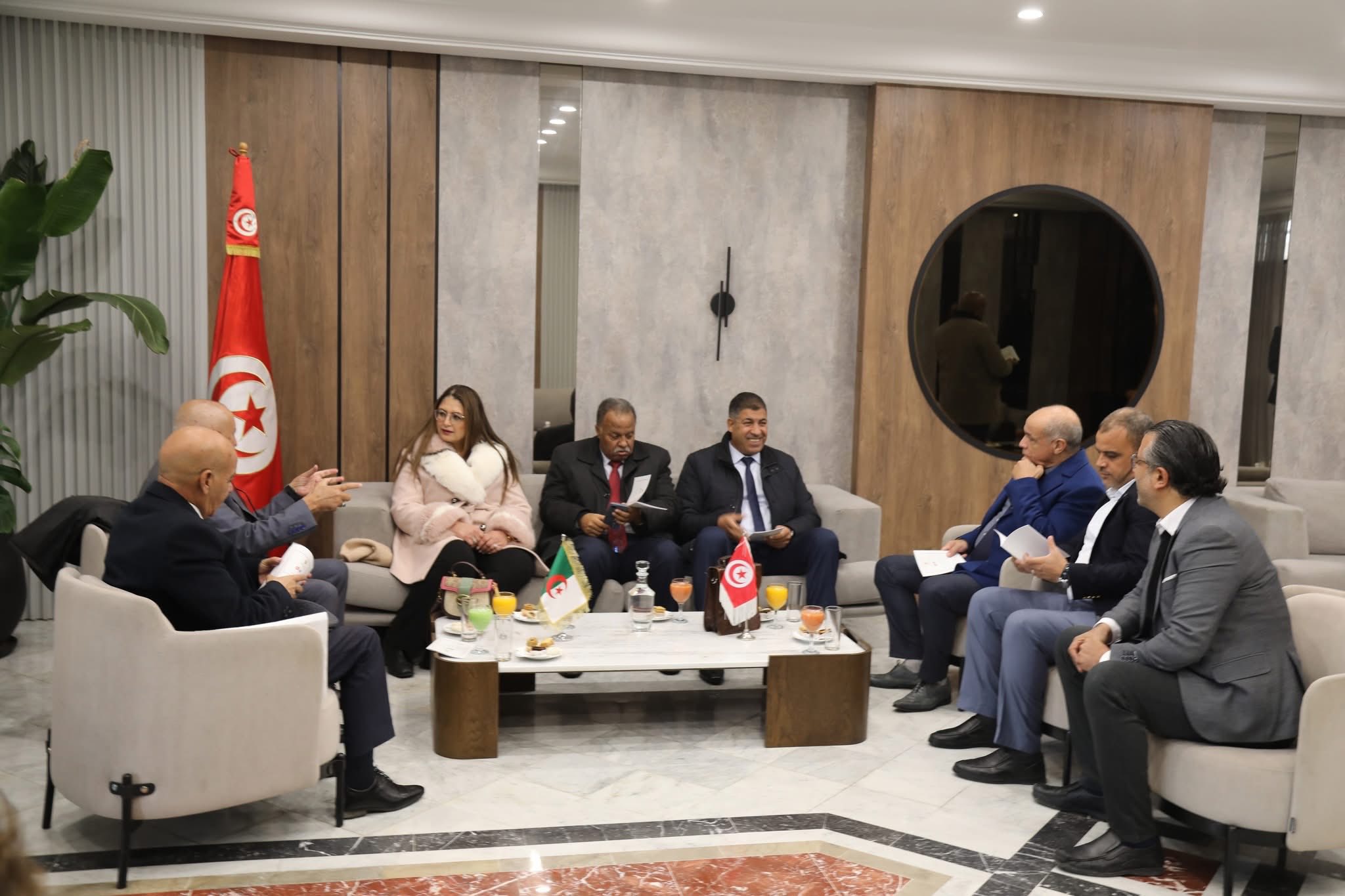 وفد من المجموعة البرلمانية للأخوة والصداقة الجزائر – تونس، بالمجلس الشعبي الوطني الجزائري يحلّ بتونس