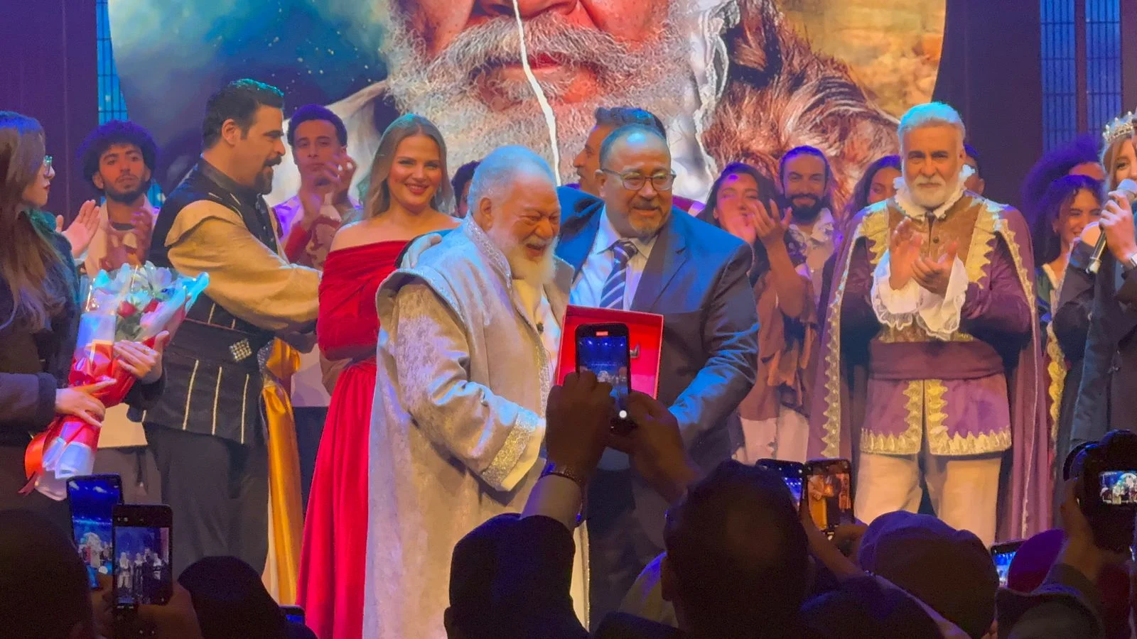 في سهرة افتتاح أيام قرطاج المسرحية 2025: جمهور غفير يُتابع مسرحية "الملك لير" وتكريم للفنان الكبير يحيى الفخراني