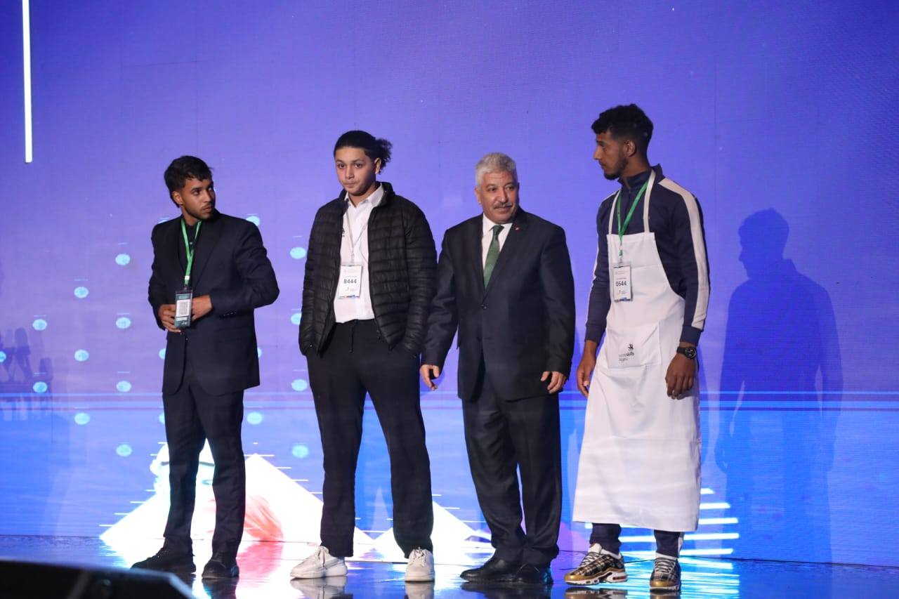 وزير التشغيل والتكوين المهني يشارك في اختتام أولمبياد المهن بالجزائر