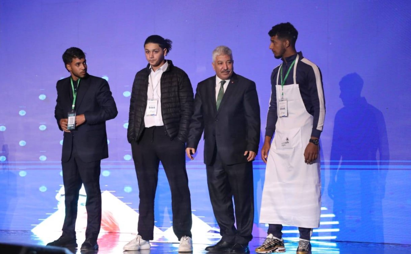 وزير التشغيل والتكوين المهني يُشارك في اختتام أولمبياد المهن بالجزائر