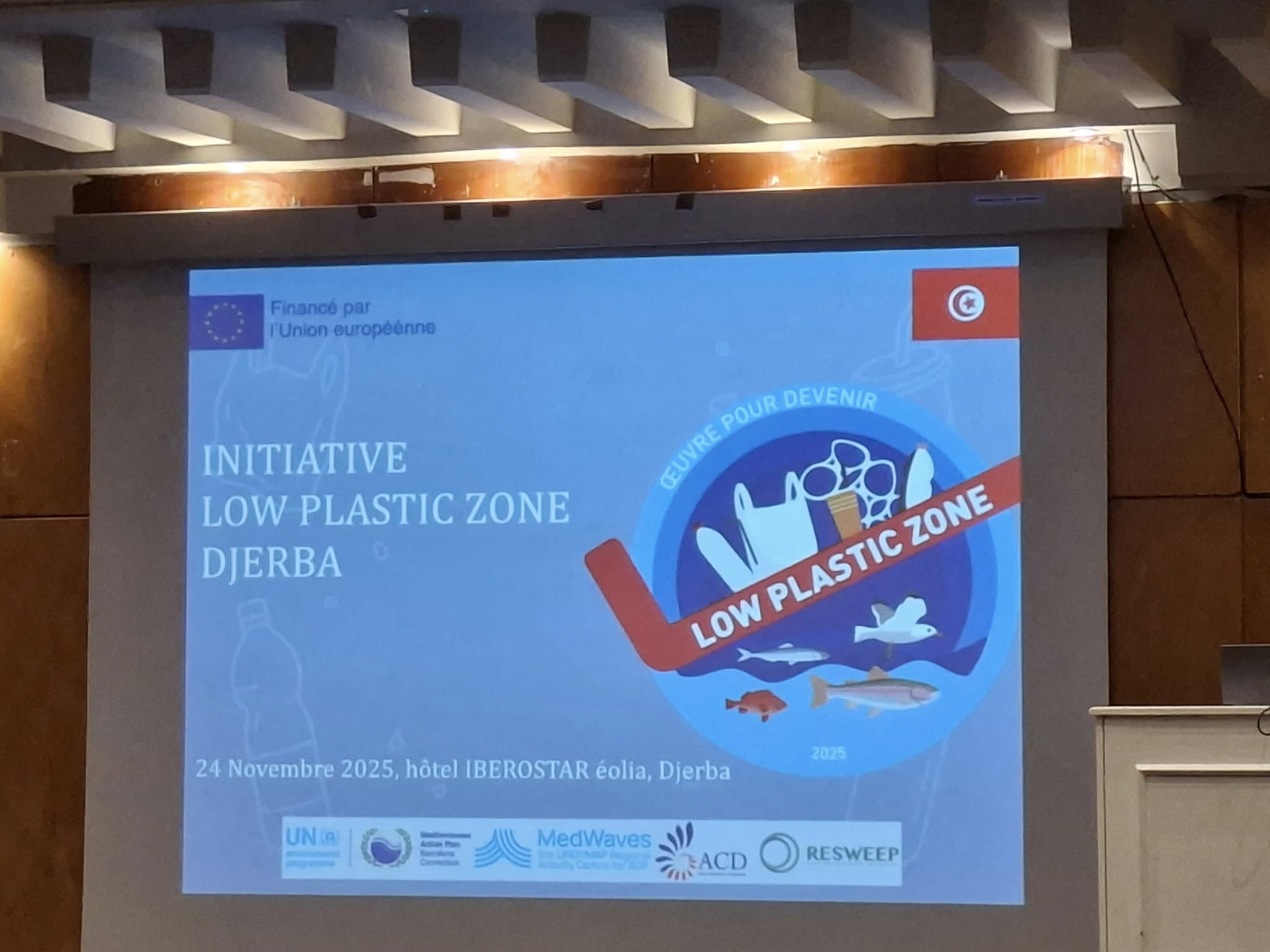 جربة : جمعية مواطنون فاعلون من أجل التنمية تختتم مشروع جربة منطقة منخفضة دون بلاستيك