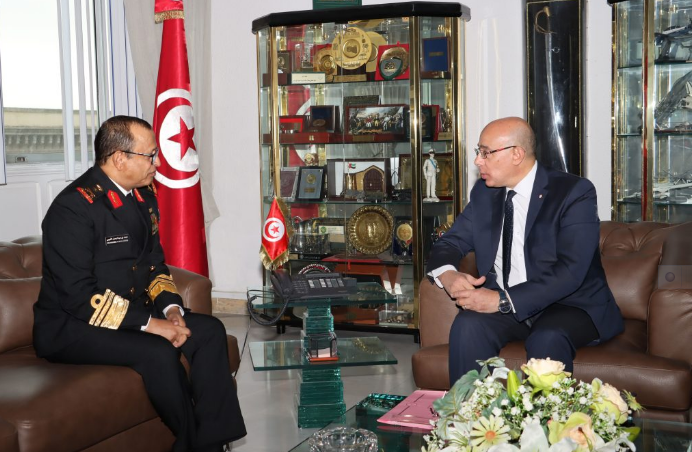 علاقات التعاون العسكري وتنويع مجالاتها محور لقاء وزير الدفاع برئيس أركان القوات البحرية الملكية السعودية