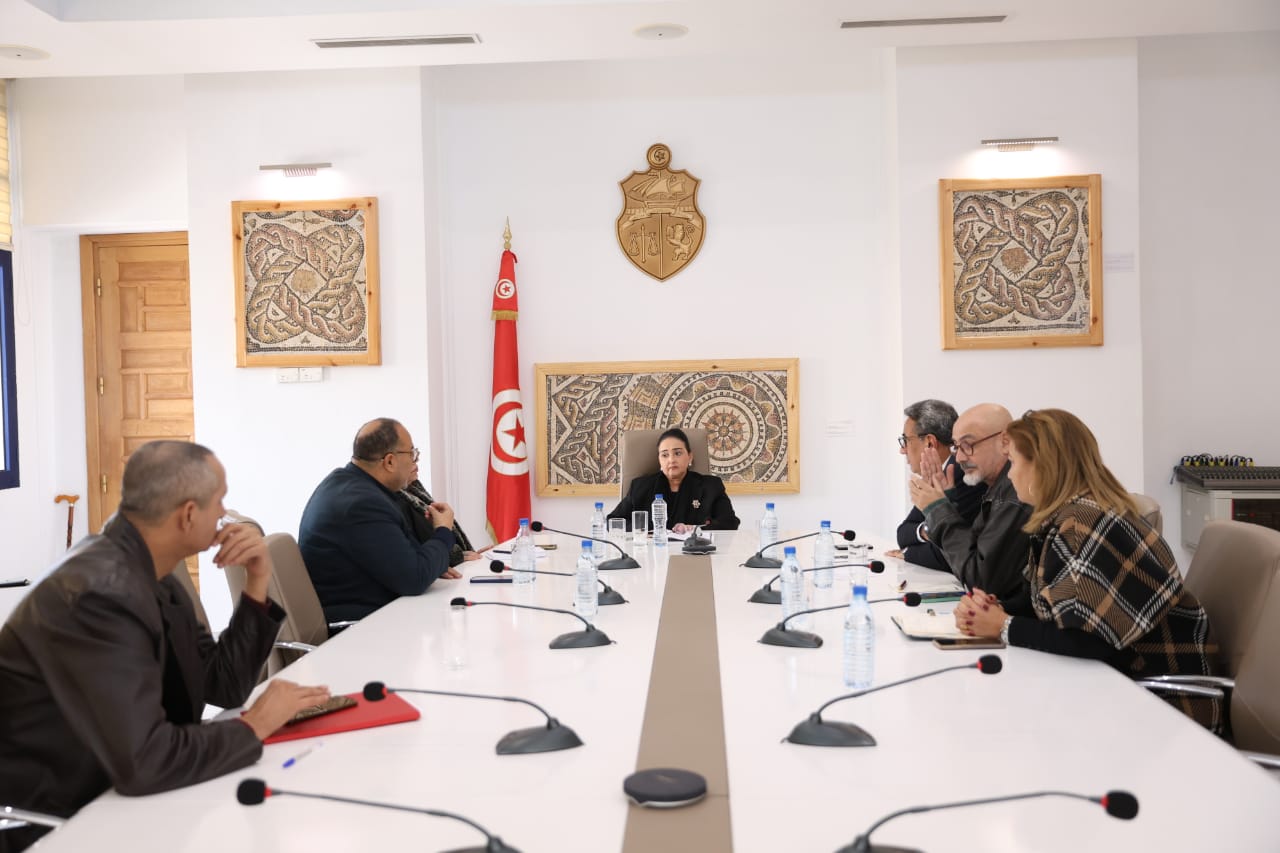 جلسة عمل بوزارة الشؤون الثقافية لمتابعة سير أيام قرطاج المسرحية والاستعدادات لأيام قرطاج السينمائية