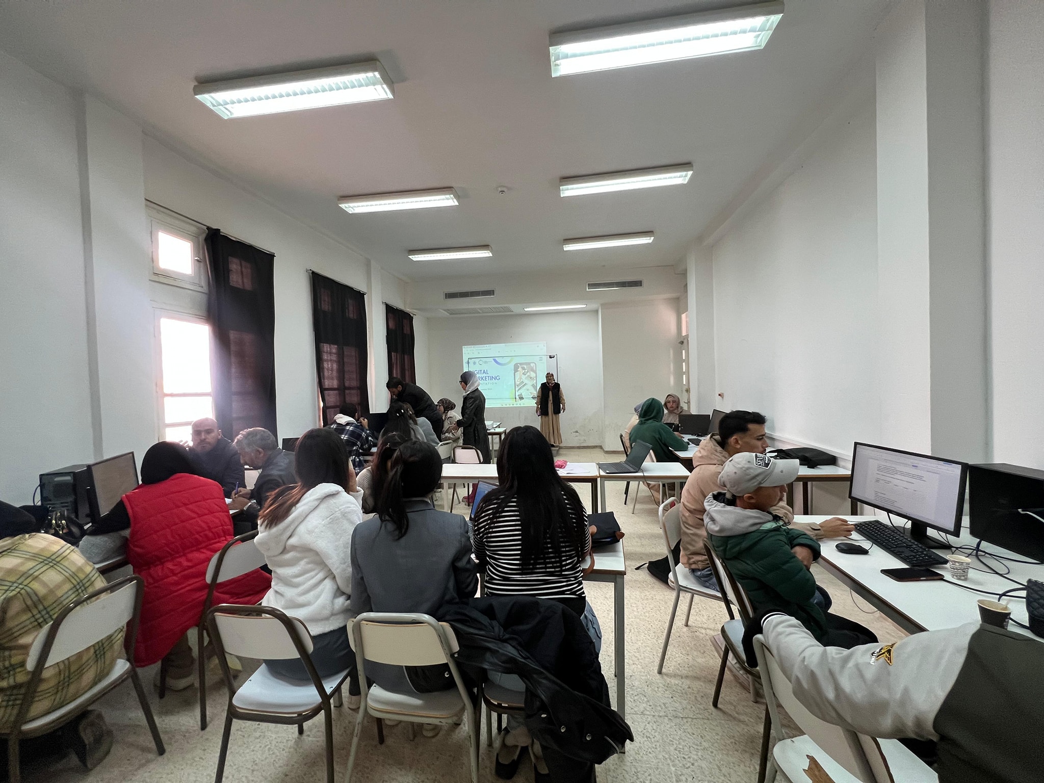 القصرين: دورة تدريبية في التسويق الرقمي لفائدة الباعثين الشبان