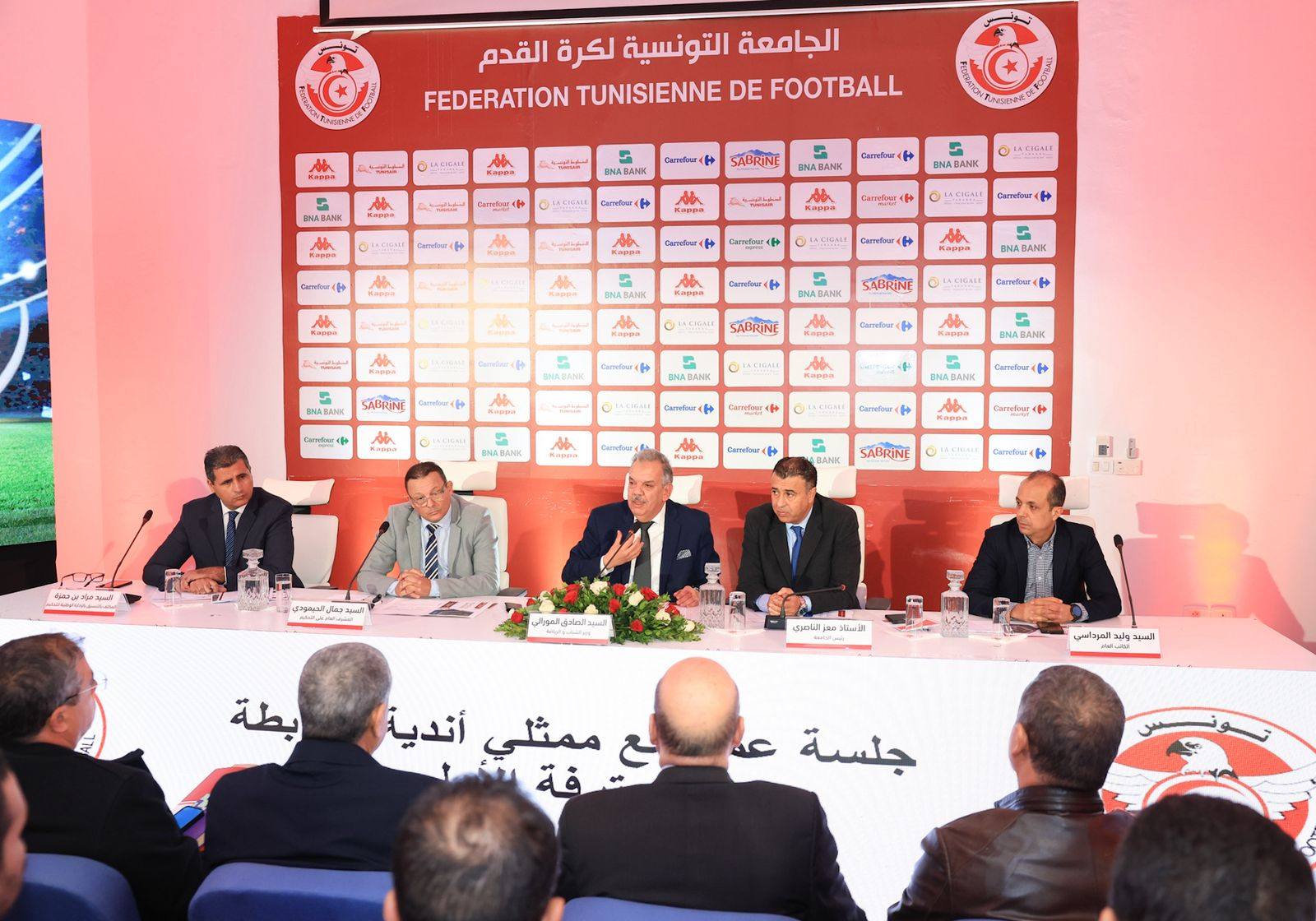 وزير الشباب والرياضة يؤكّد على توفير أفضل الظروف لنجاح الموسم الرياضي في لقاء تشاوري مع جامعة كرة القدم وإدارة التحكيم ورؤساء أندية الرابطة المحترفة الأولى