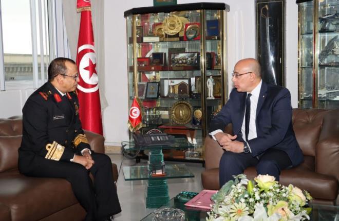 علاقات التعاون العسكري وتنويع مجالاتها محور لقاء وزير الدفاع برئيس أركان القوات البحرية الملكية السعودية