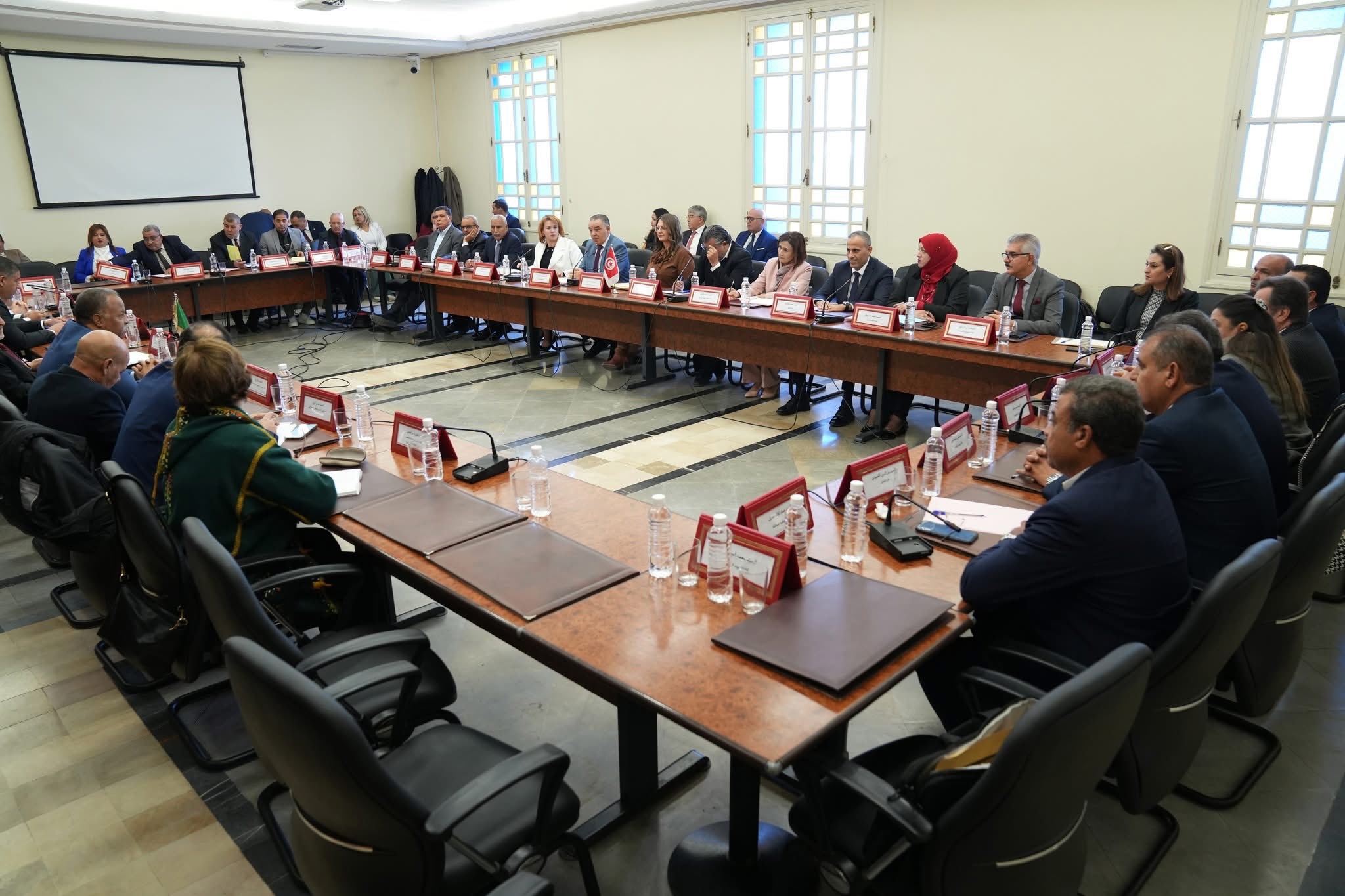 مجموعة التعاون البرلماني مع الدول العربية تعقد لقاء مع وفد من المجموعة البرلمانية للأخوّة والصداقة بالبرلمان الجزائري