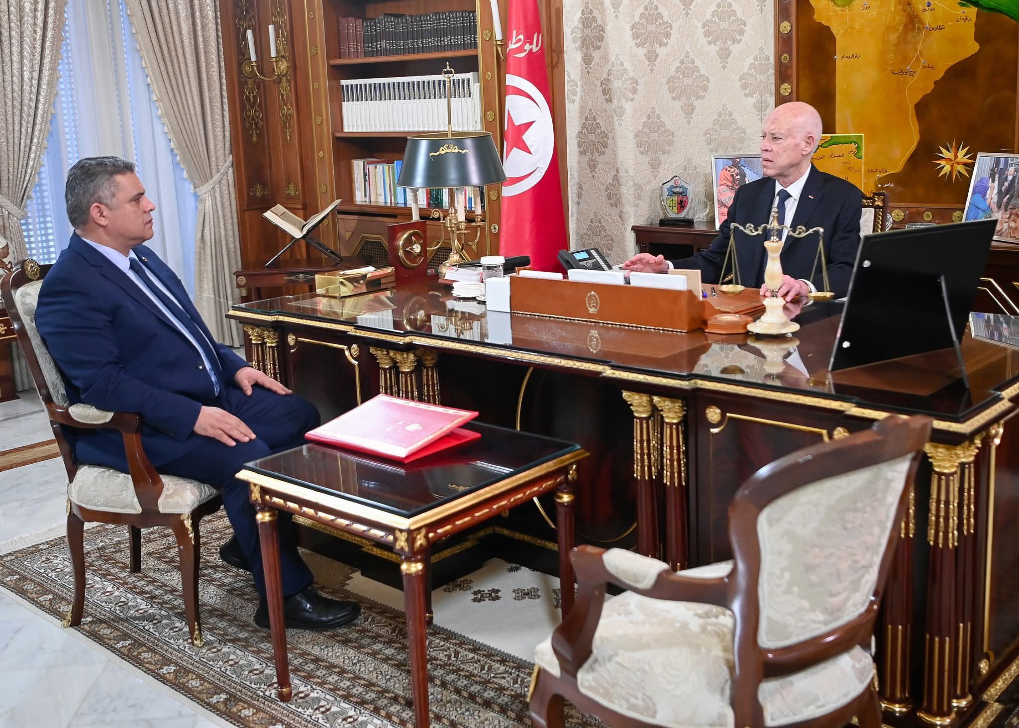 رئيس الجمهوريّة يؤكد على ضرورة مضاعفة الجهود في كامل أنحاء الجمهوريّة لرفع الفضلات المتراكمة