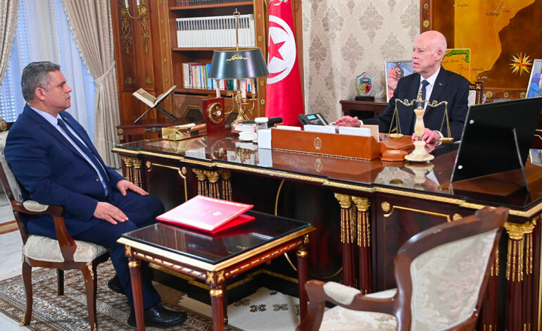 Le président Saïed recevant le ministre de l’intérieur : Frapper fort contre les incivilités liées à la propreté