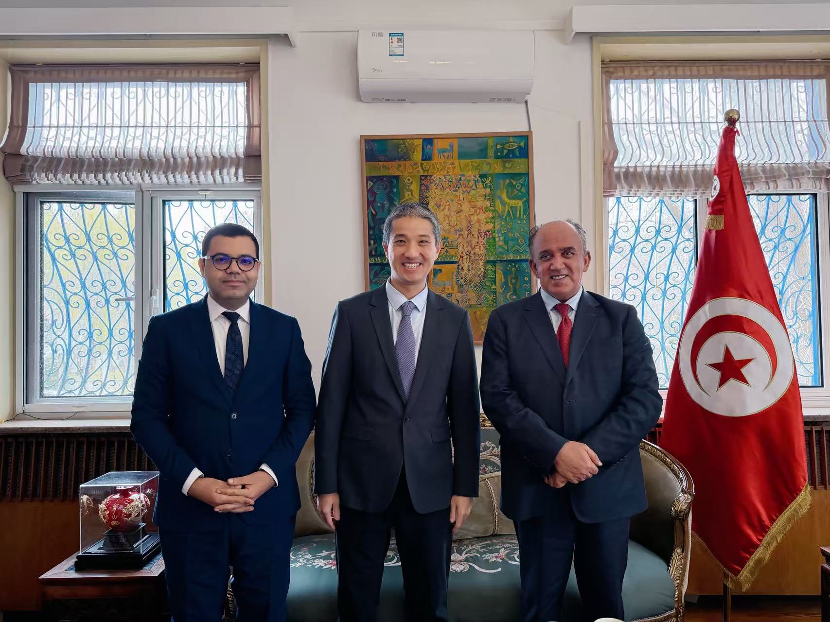 مؤسسة فوكسيت الصينية الرائدة الناشطة في تكنولوجيات الاتصال والحلول الرقمية تبدي رغبتها في فتح فرع لها في تونس 