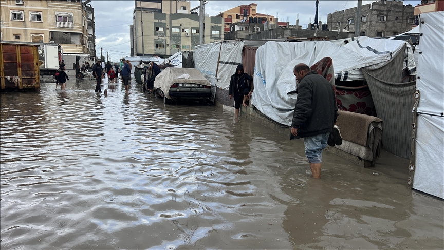 المكتب الإعلامي الحكومي في غــ زة: تضرر أكثر من 22 ألف خيمة للنازحين جراء المنخفض الجوي