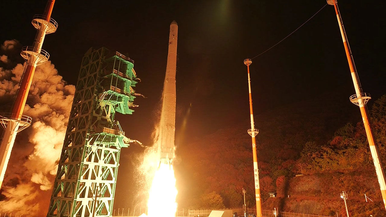 كوريا الجنوبية تنجح في إطلاق صاروخها الفضائي الرابع