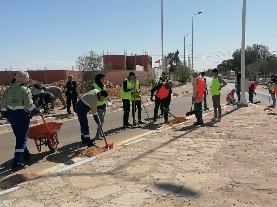 تطاوين: ممثلو شركة البيئة والغراسة والبستنة بالجهة يتلقون وعودا مركزية بتسوية ملف مؤسستهم (نقابة أعوان وإطارات الشركة)