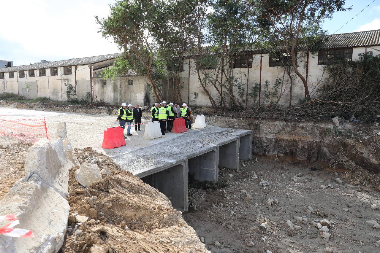 وزير التجهيز والاسكان يتفقد مشروع حماية عدد من المناطق من الفيضانات بولايتي تونس وأريانة