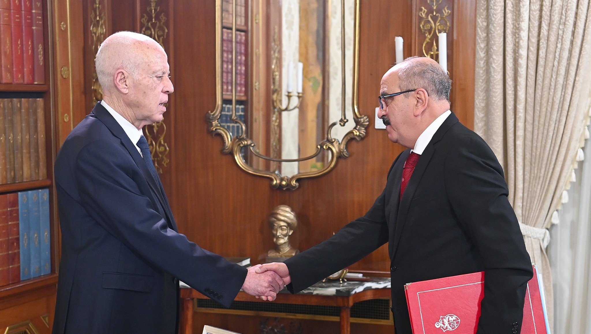 رئيس الجمهورية: تونس دولة مستقلة ذات سيادة،ولن نقبل بأي جهة تتدخل في شؤوننا