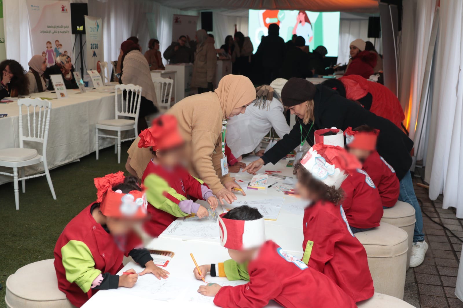 وزارة الأسرة تنظم خيمة توعويّة وتثقيفيّة في إطار البرنامج الوطني "في الوقاية حماية"