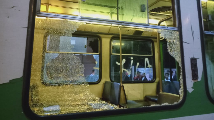 إيــقــاف المعتــدين في حادثة تخريب عربتي المترو للخط رقم 5