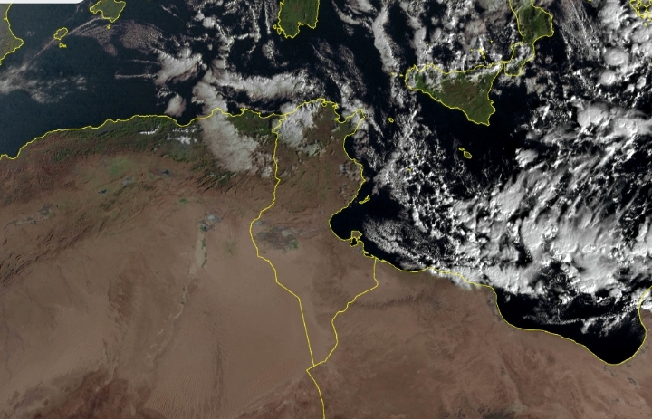 طقس مغشى بالسحب مع امطار متفرقة السبت