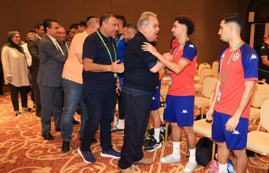وزير الشباب والرياضة يزور وفـــد المنتخب التونسي لكرة القدم في الدوحة