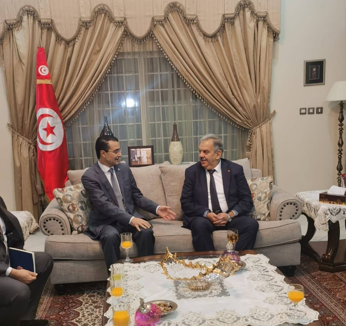 وزير الشباب والرياضة يُشيد بدور الجالية التونسية بقطر في تعزيز الروابط بين البلدين