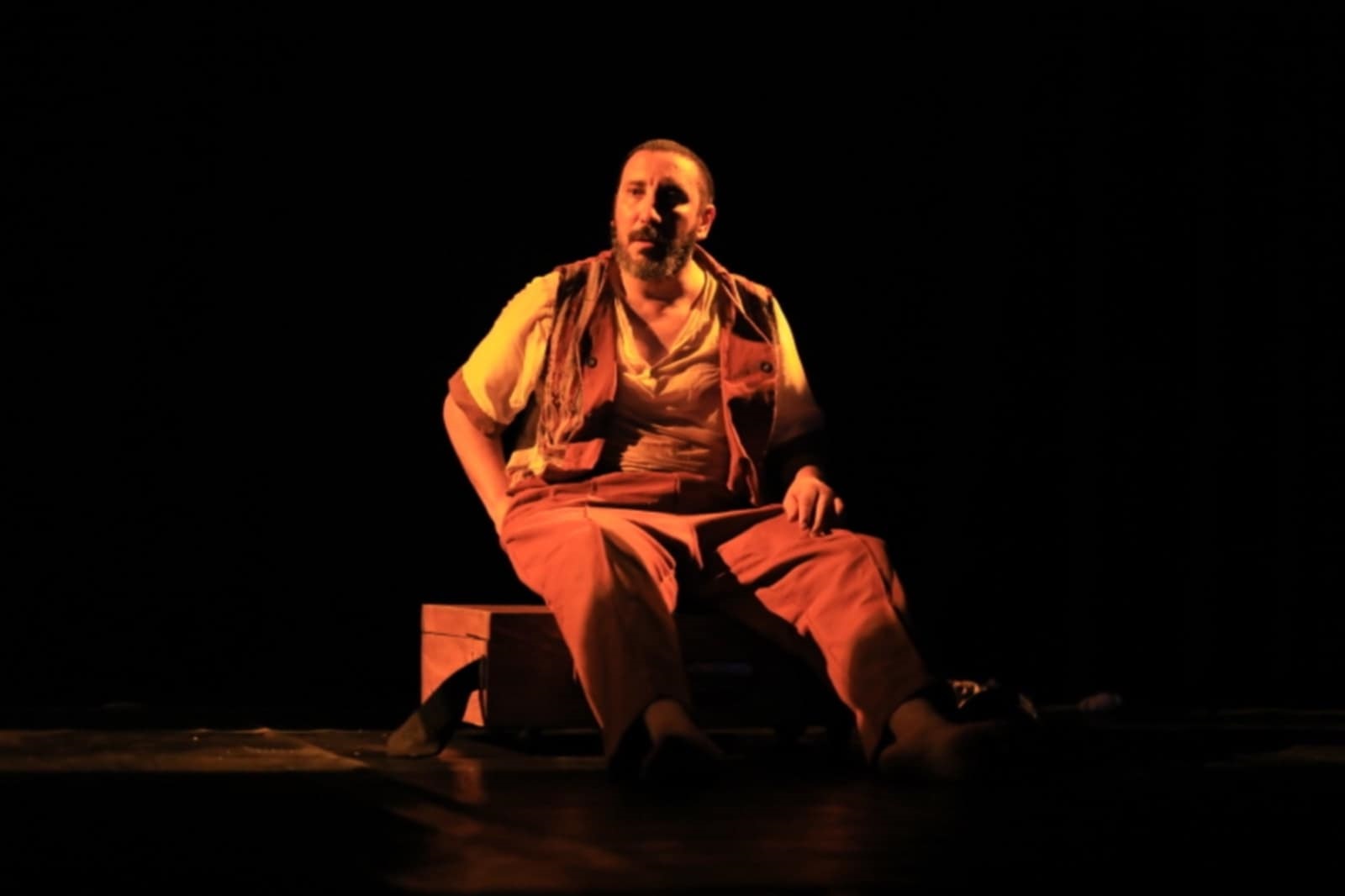 "ماسح الأحذية" لحافظ خليفة تتوج بجائزة أفضل عرض متكامل ضمن مهرجان شرم الشيخ الدولي للمسرح الشبابي