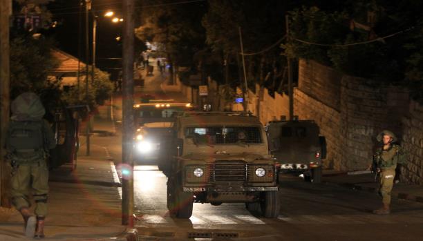 الاحتلال يقتحم محيط عدة مستشفيات بمدينة الخليل