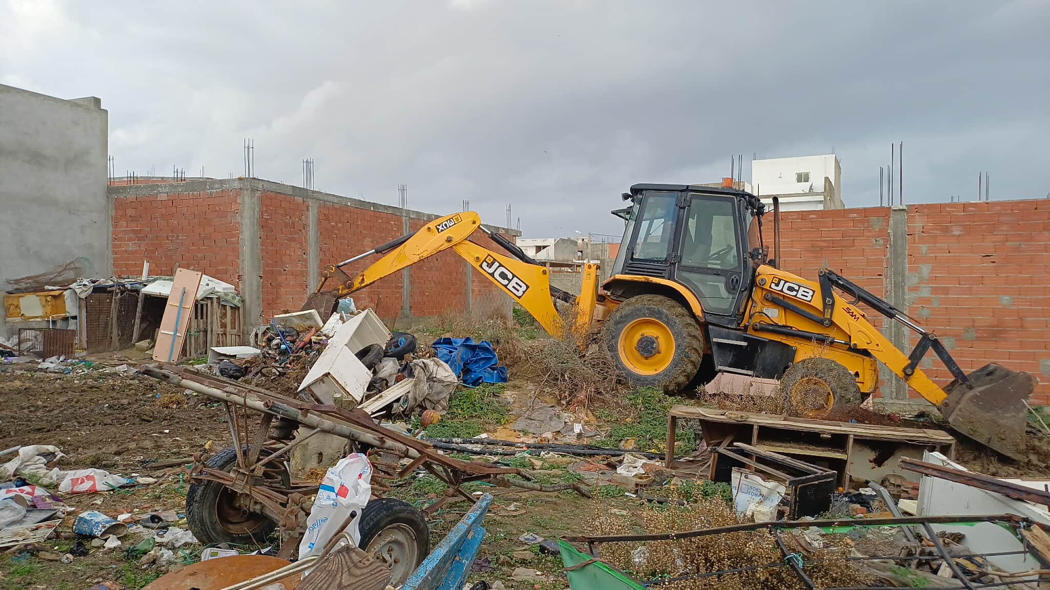  بنزرت - منزل عبد الرحمان: رفع وإزالة عدد من النقاط السوداء خلال حملة نظافة