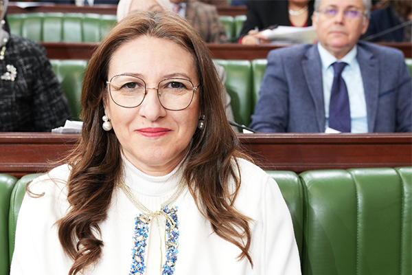 المصادقة على اعفاء جميع الافراد والمؤسسات المتخلدة بذمتهم ديون لدى البنك التونسي للتضامن من الخطايا وجدولة ديونهم.