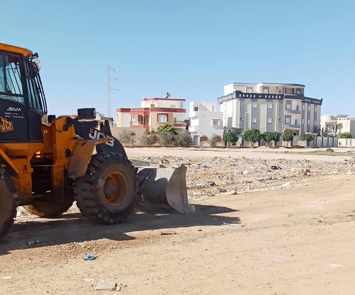 بلدية سيدي بوزيد تعلن عن مشاريع بنية تحتية جديدة وتعزيز أسطول النظافة بالمعدات اللازمة.